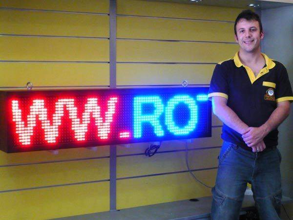 Oferta de Carteles led para anuncios 110x32 cm. P16 64x16 px. LED rojo+azul