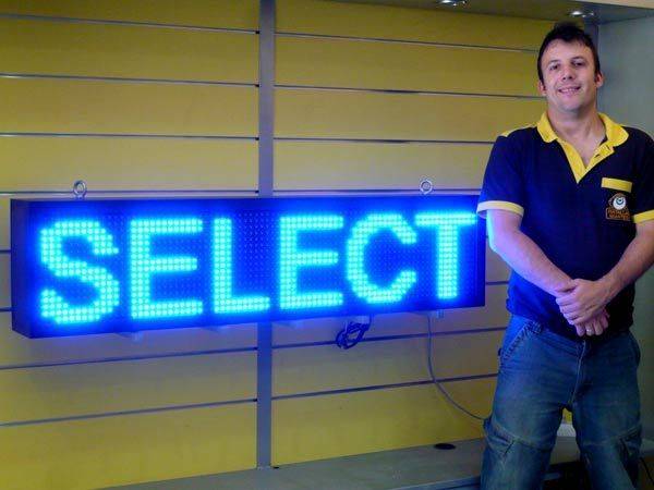 Oferta de letreros con textos leds Mod. 32X de 135x39 cm. P20 y 64x16px