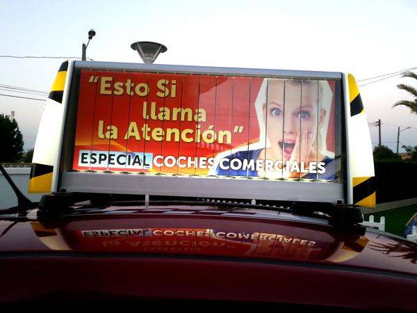 Oferta de soporte publicitario para coches prismas rotatorios con luz LED 88x36 cm