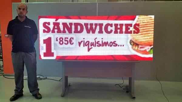 Oferta de Carteles led con pantalla de 192x80 cm. P10 mm.